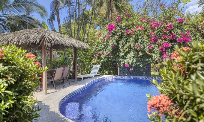 Esterillos Centro Apartment | Peaceful Gataway Near Beach with Pool Access