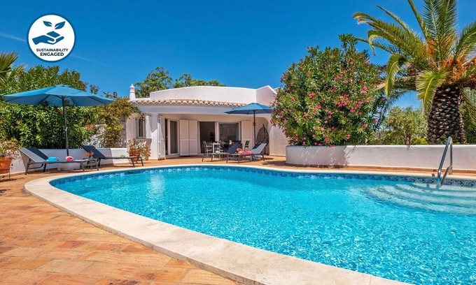 Monte Raposo Villa | Peaceful getaway w/pool & BBQ