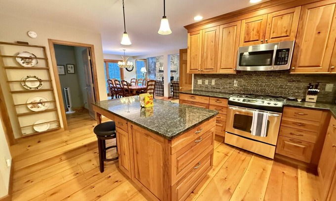 Winhall Apartment | Peaceful getaway at Stratton View Lodge