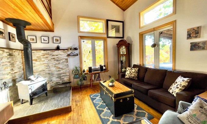 Central Frontenac Cottage | Peaceful getaway on quiet lake