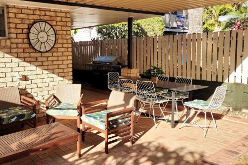 Greenslopes House | Peaceful Getaway - Stylish, Newly Updated House