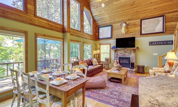 Greers Ferry Cabin | Peaceful Greers Ferry Cabin w/Deck & Lake View!