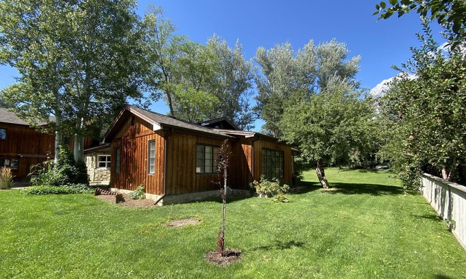 Rimrock House | Peaceful half acre rimview retreat.