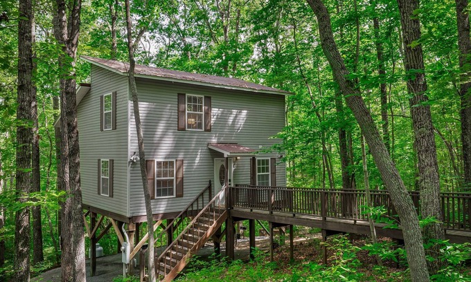 Fort Payne Cabin | Peaceful Hideaway Treehouse near Little River Canyon National Preserve!