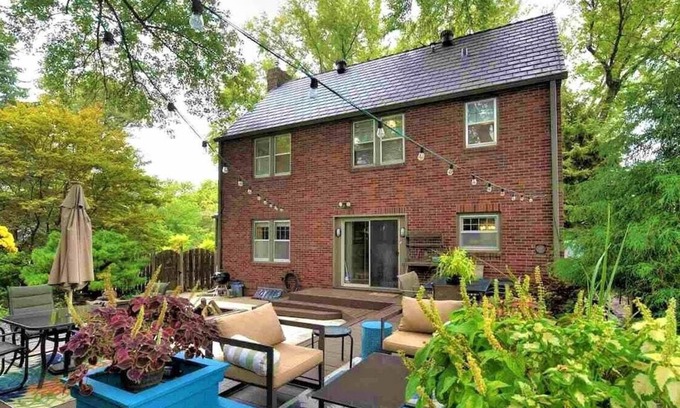 Benson House | Peaceful Hillside Retreat, Firepit & Spacious Yard!