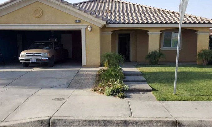 Coachella House | Peaceful Home - 7 minutes from empire polo club