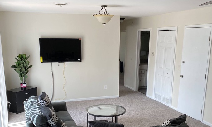 Lansing Apartment | Peaceful home away from home!