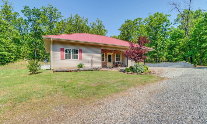 Edgemont House | Peaceful Home w/Patio Near Greers Ferry Lake