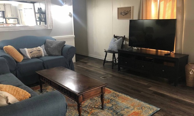 Texanna House | Peaceful Lake Eufaula Getaway walking distance to Duchess Creek