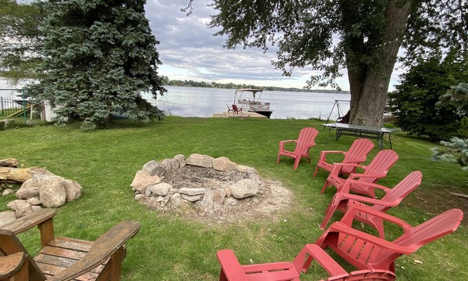 Kawartha Lakes Cottage | Peaceful lake front getaway
