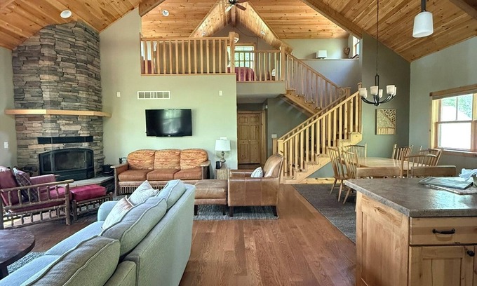 Menahga Cabin | Peaceful Lakefront Cabin w/Sauna & Loft-pet friendly