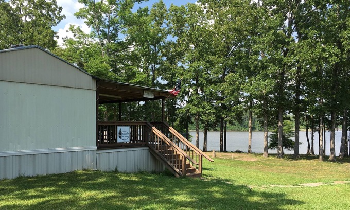 Florien House | Peaceful lakefront house