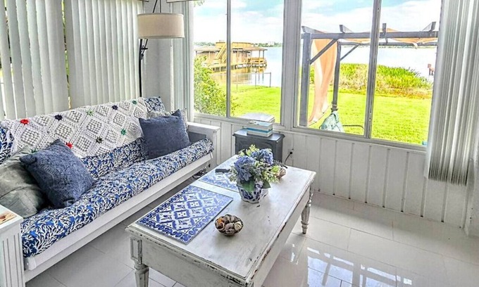 Winter Haven House | Peaceful Lakeside Retreat
