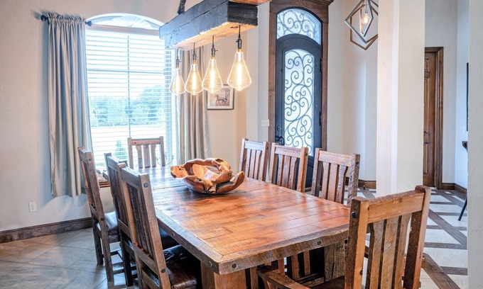 Pottawatomie County House | Peaceful Luxurious Ranch Family Reunion