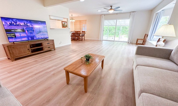 Central Davis House | Peaceful Near Campus Home