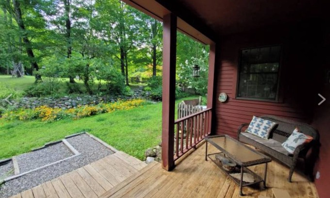 Middle Grove House | Peaceful New England Cottage w/pool in nature 10 minutes from downtown Saratoga
