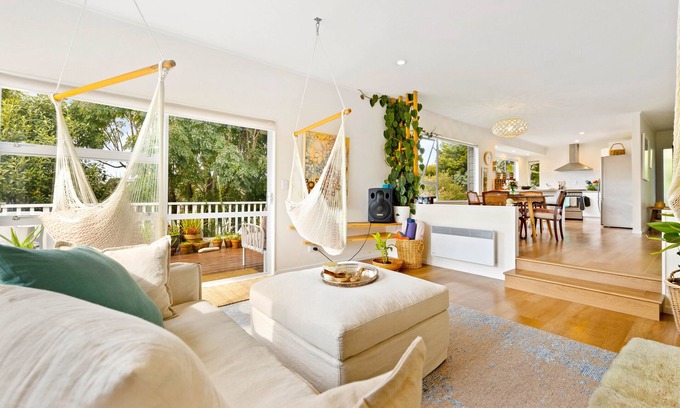 Stanmore Bay Apartment | Peaceful Oasis in the Heart of Stanmore Bay.nA sweet 7mins walk to the beach!n