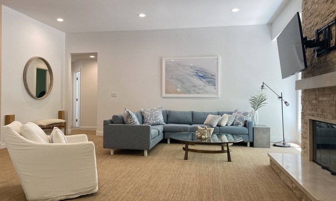 Fennville House | 🌟 Peaceful Oasis w/Private beach 200 ft away+New Hot Tub+only 8 mins to town🌟