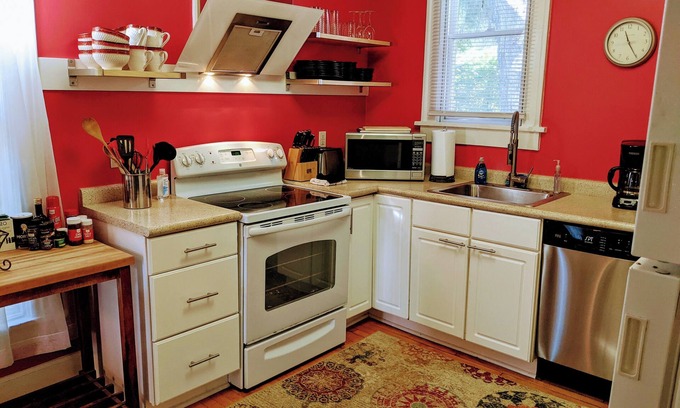 Ecco Apartment | Peaceful Oasis, Walking Distance to Minneapolis Lakes