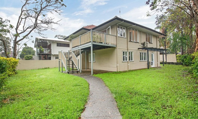 Toowong House | Peaceful Park-View Cottage Vibe Upper-Level Living