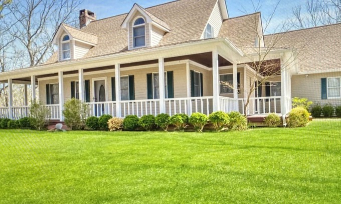 East Hampton House | Peaceful, Private, Perfect Family Getaway in prime Wainscott location!