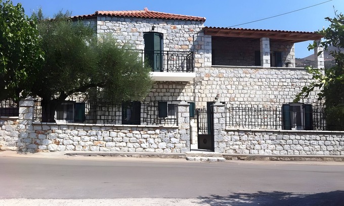 East Mani House | Peaceful Refuge In Mani
