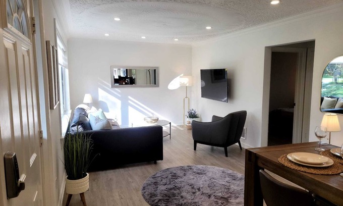 Newmarket House | Peaceful, relaxing 3-bedroom house with 2 cars indoor separate garage.