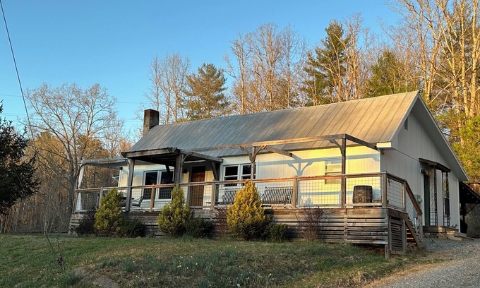 Morganton House | Peaceful Retreat at Lake James - Quiet Convenience