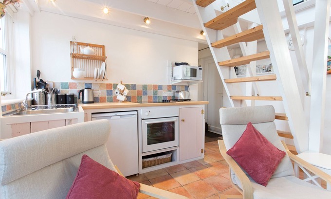 The Lizard Cottage | Peaceful retreat with sea views.