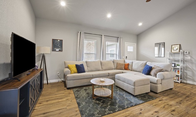 Bella Vista House | Peaceful retreat w/2 king beds + bunk beds
