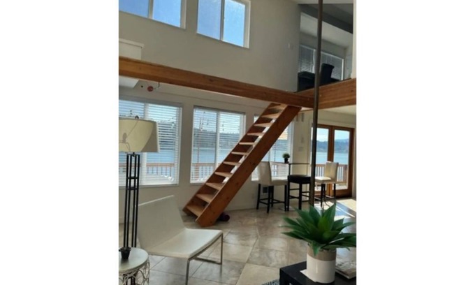 Viewpoint Cottage | Peaceful right on the water, private beach & dock