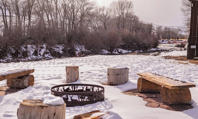 Dubois Cabin | Peaceful Riverfront Cabin, Parking, Hot Tub, 2 Queens & Stunning Mountain Views