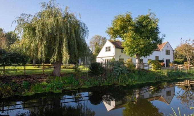 Langport House | Peaceful Riverside Five Bed Cottage in Somerset