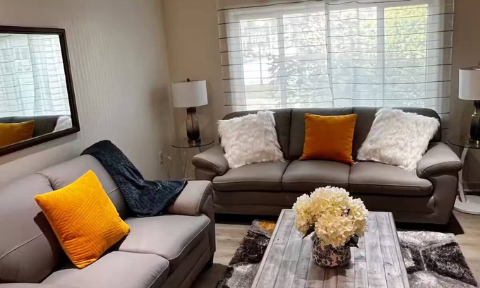 Bancroft House | Peaceful Riverside Park Cottage in the town of Bancroftnfree parking/fireplace