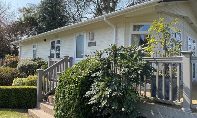 Weybourne House | Peaceful setting within walking distance of coast and local pub. Dog friendly.