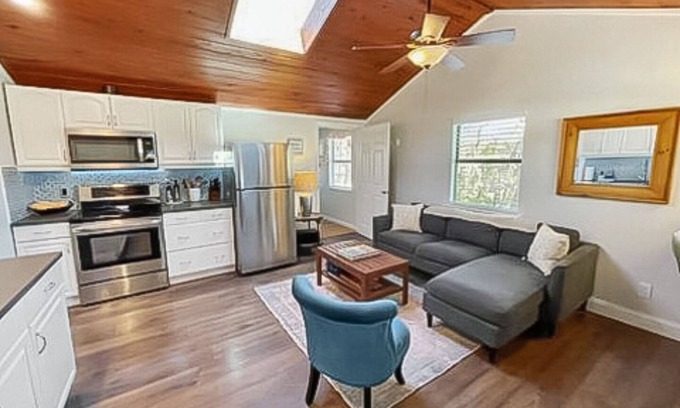 Canyon Lake Cabin | Peaceful Songbird Cabin in Canyon Lake! Only 5 minutes for the lake & river!