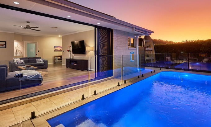 Gold Coast House | Peaceful & Spacious, 5 bedroom with POOL @ Burleigh Heads