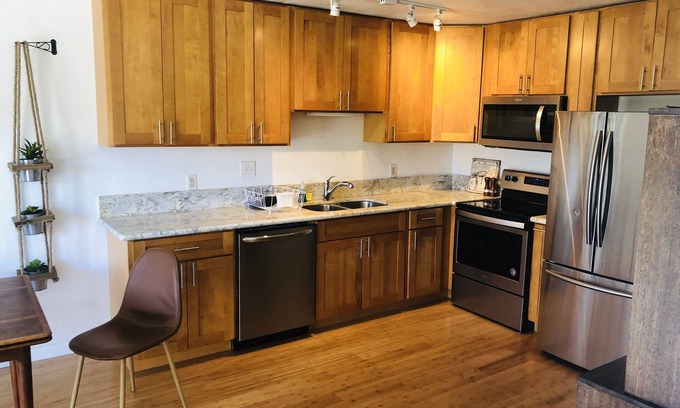 Kailua House | Peaceful & Spacious Hawaiian Ohana- Excellent Value