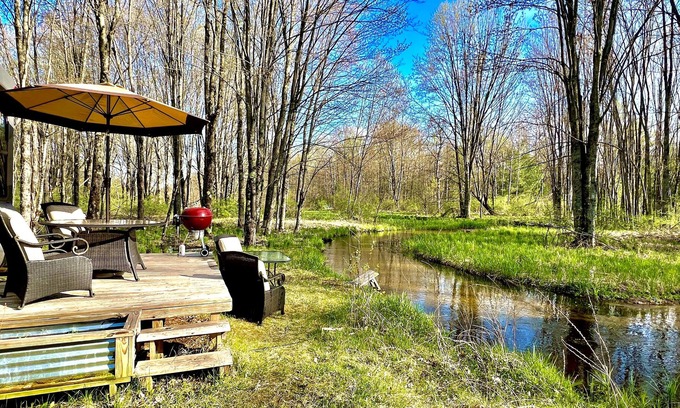 Bitely House | Peaceful stream side retreat in private forest