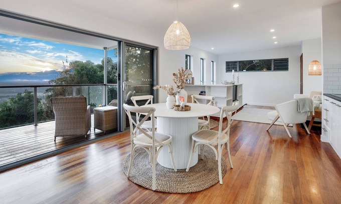 Ninderry Apartment | Peaceful studio with stunning views of the valley and beyond to the coastline.
