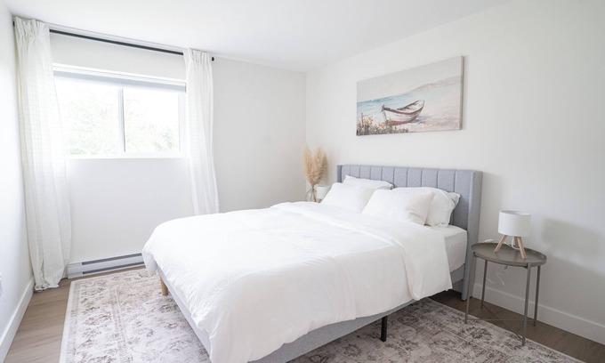 Armstrong House | Peaceful Suite near Vernon/Armstrong - Brand New