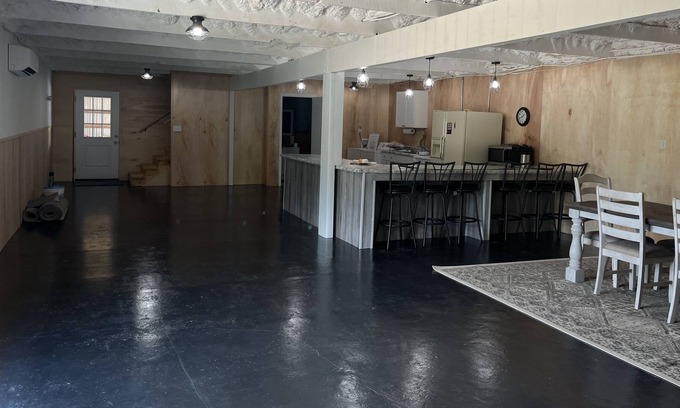 Emden House | Peaceful surroundings in rural destination. Located in Shelbina with lake/golf