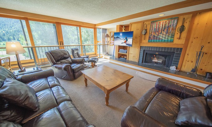 Lakeside Village Condo | Peaceful Unit Close to Keystone Lake and Hot Tub
