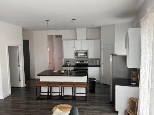 Leander Apartment | Peaceful Vacation Spot with Modern Touches and Amazing Ambiance