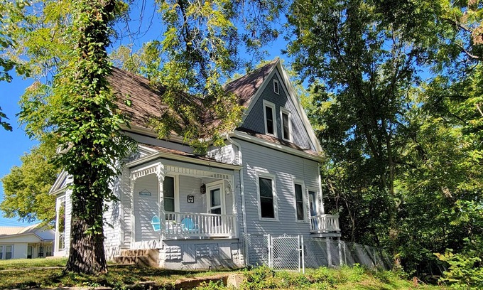 Warsaw House | Peaceful Victorian on the Harbor: Drake Harbor & Downtown Warsaw Just Steps Away