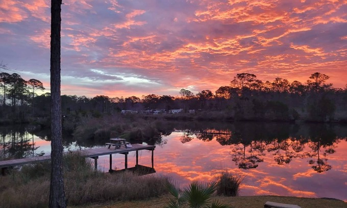 Elberta Cottage | Peaceful !Waterfront Haven,Near beach/Pier/Kayak/Fishing/Crabbing/CLEAN!