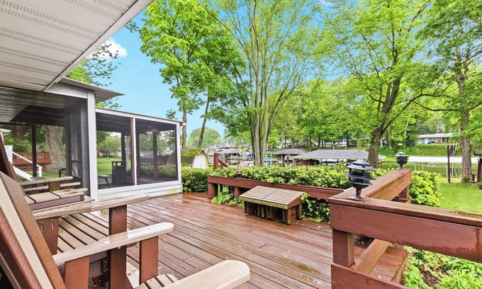 Monticello House | Peaceful Waterfront Home - Close To Indiana Beach