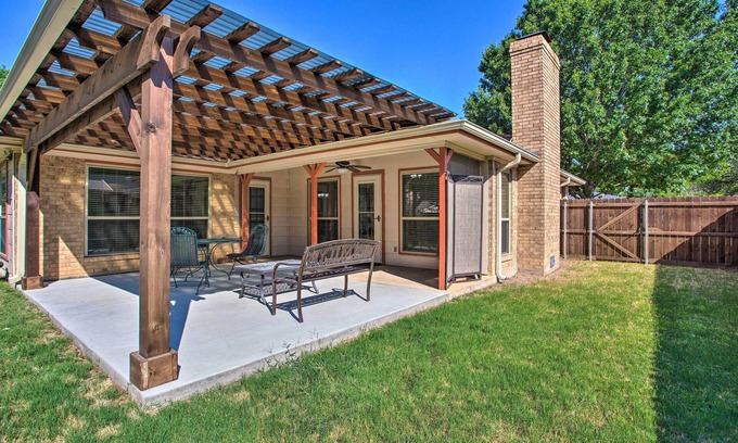 Waxahachie House | Peaceful Waxahachie Home w/ Private Backyard!