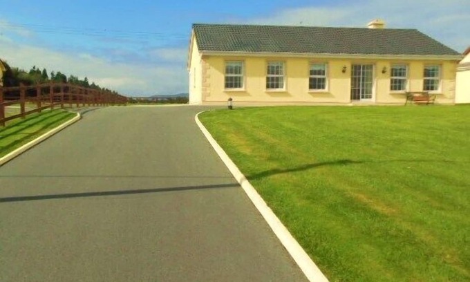 Caragh Cottage | Peaceful with spectacular views of Ring of Kerry on the Wild Atlantic Way,WIFI