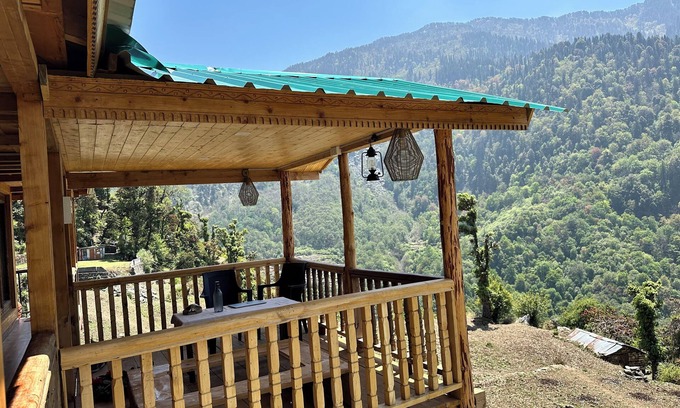 Kharsali House | Peaceful Wooden Homestay in Himalayan Village Near Dodital Trek Oakwood Homestay